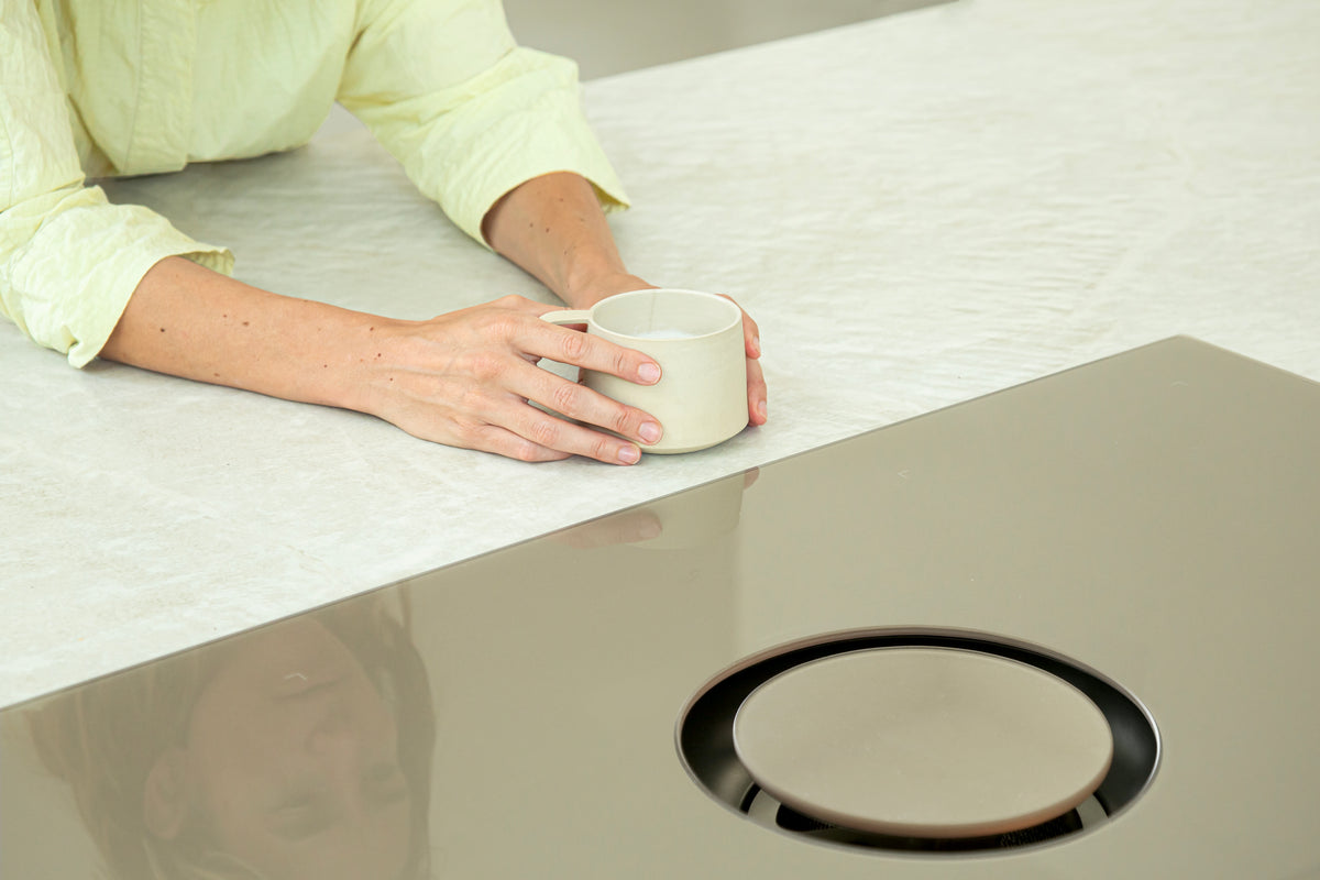 MAKUS Moon 90 cm beige inductiekookplaat met geïntegreerde afzuiging